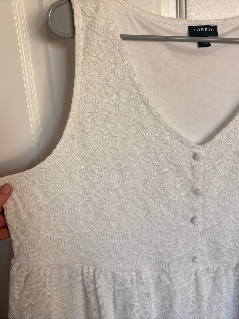 Torrid White Lace V-Neck Button-Front Sleeveless Top Summer Tank Top Shirt - Picture 4 of 10